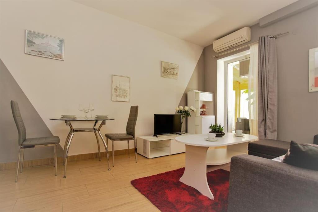 Apartament Apartman Den,Rovinj Oaza U Centru Grada I Besplatnim Parkingom Zewnętrze zdjęcie